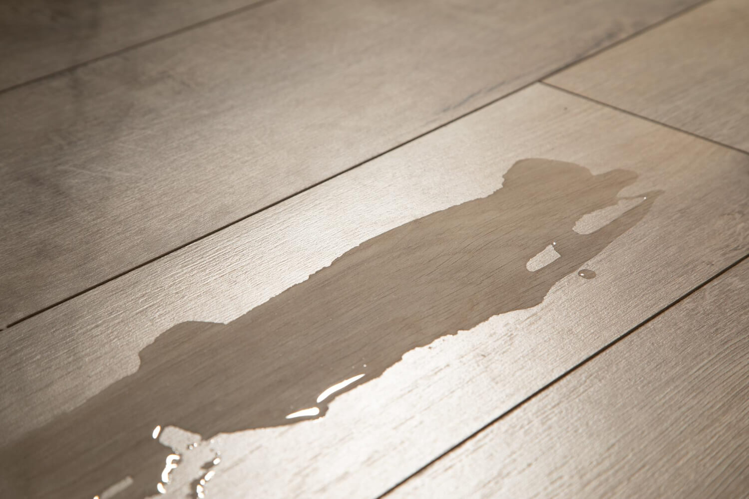 Влагостойкость ламината и кварцвинила